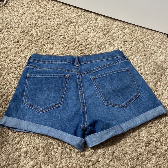 Womens Old Navy Size 2 jean shorts - Picture 2 of 3